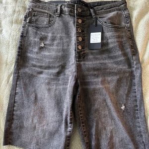 Risen Bermuda Shorts